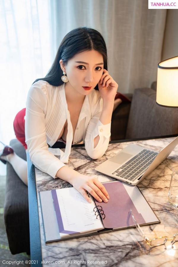 Coral 顾乔楠 秘书小姐姐顾乔楠 红色内衣魔鬼身材第32张图片